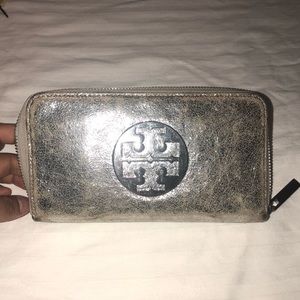 Tory Butch Zip Wallet Silver